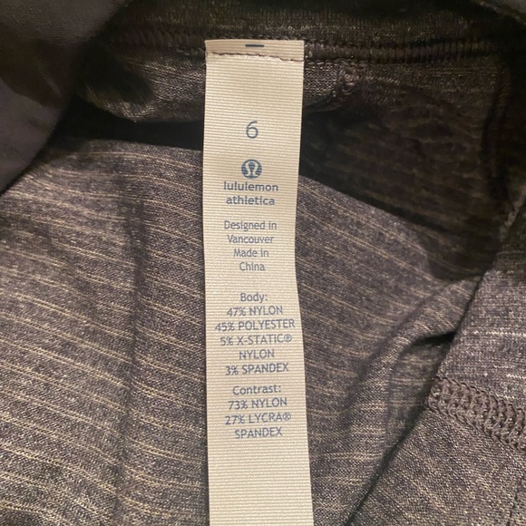 🆕🍋Lululemon Clip-In open back tank, heather gray striped/black - Picture 8 of 9